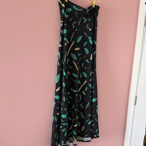 Elegant Black, green and yellow feather maxi skirt